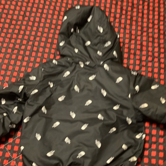 North face jacket toddler size 12-18! Months - Picture 4 of 4